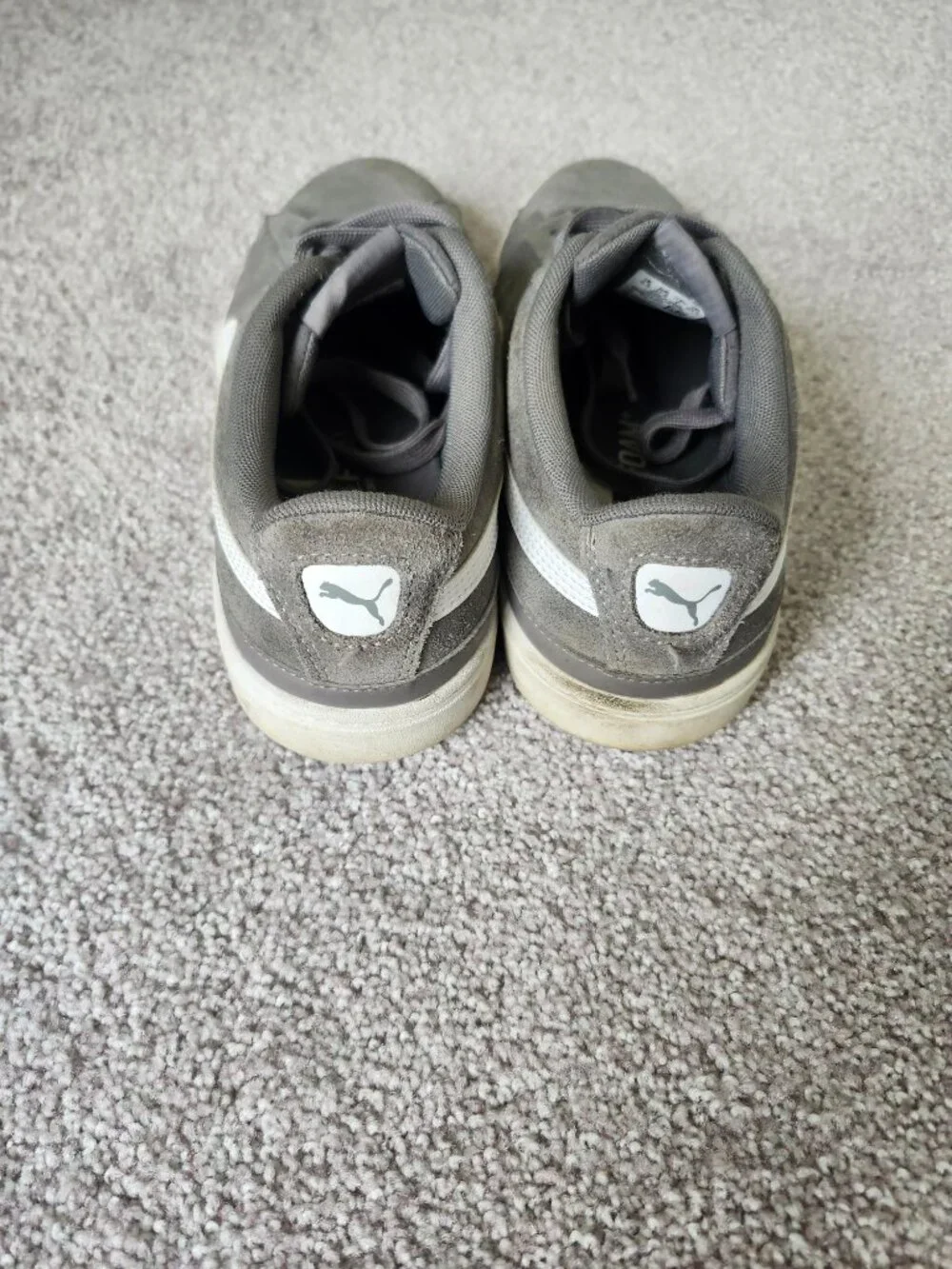 Woman's Puma Sneakers / Suede Gray / Size 7
